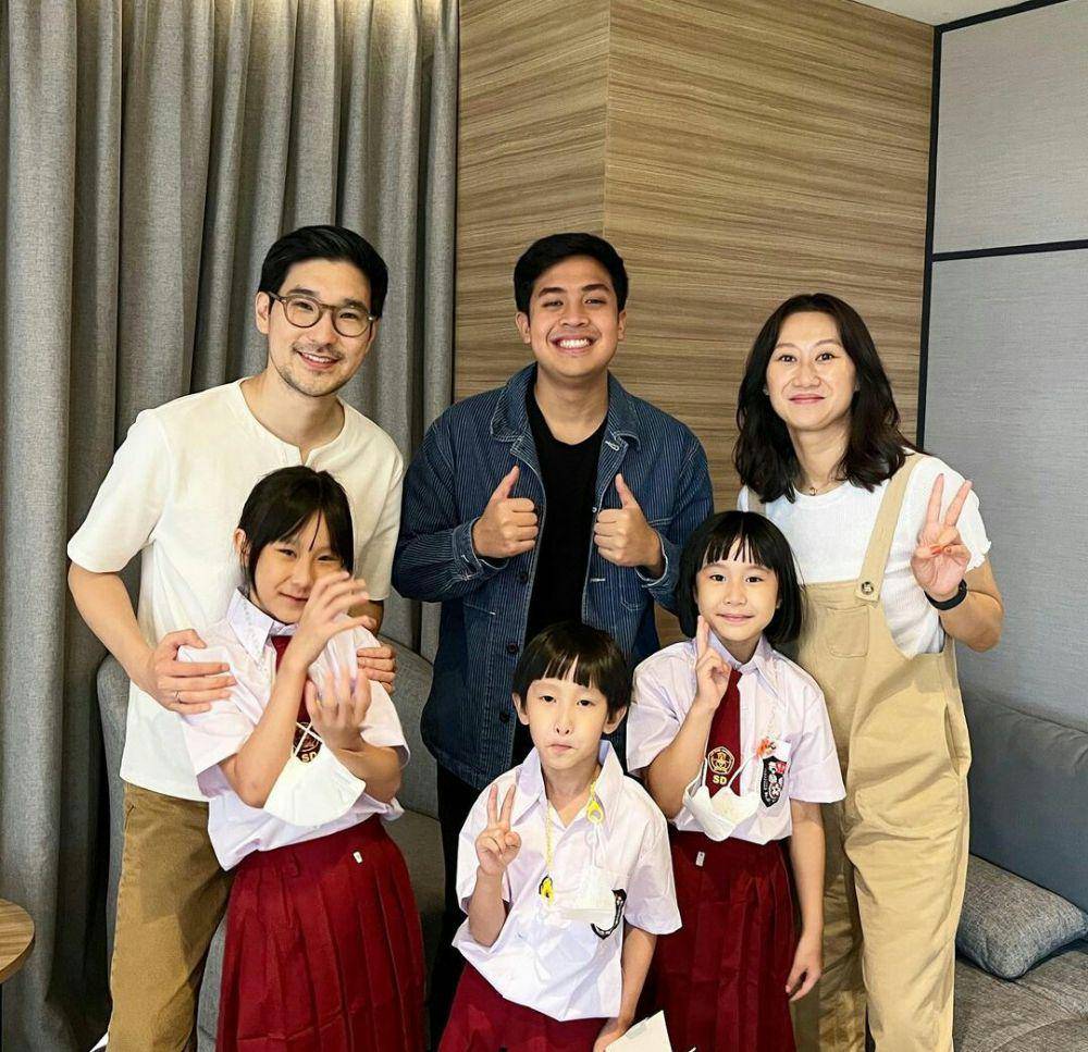 Kimbab Family dengan seleb dan pejabat Indonesia (instagram.com/jeromepolin)