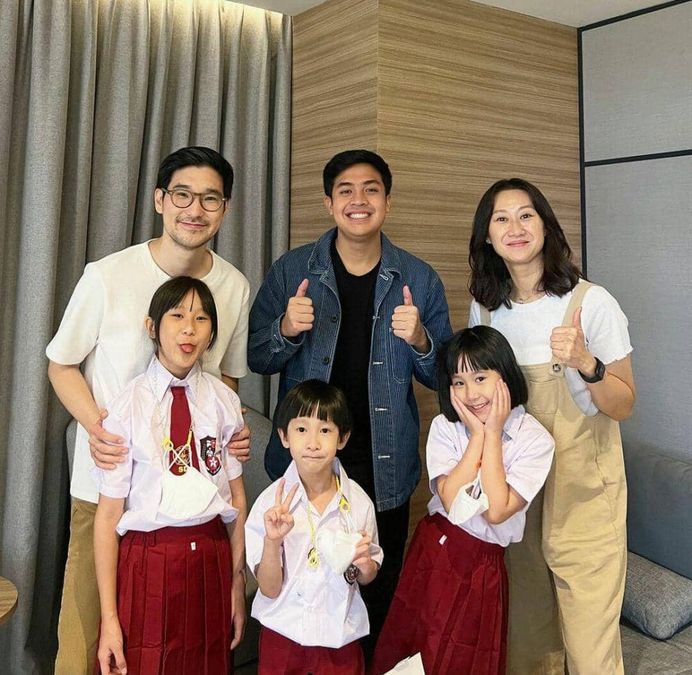 anak-anak Kimbab Family pakai seragam SD (instagram.com/jeromepolin)