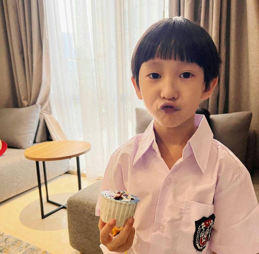 anak-anak Kimbab Family pakai seragam SD (instagram.com/kimbabfamily.official)