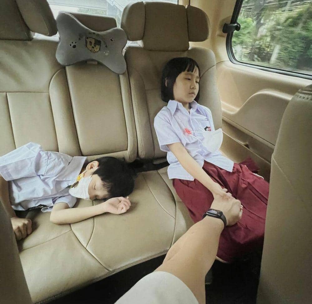 anak-anak Kimbab Family pakai seragam SD (instagram.com/kimbabfamily.official)