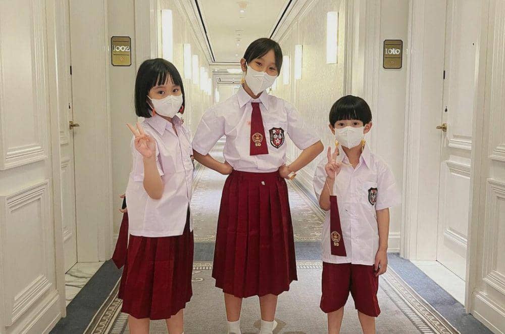 9 Potret Anak-anak Kimbab Family Kenakan Seragam SD Indonesia, Gemas!