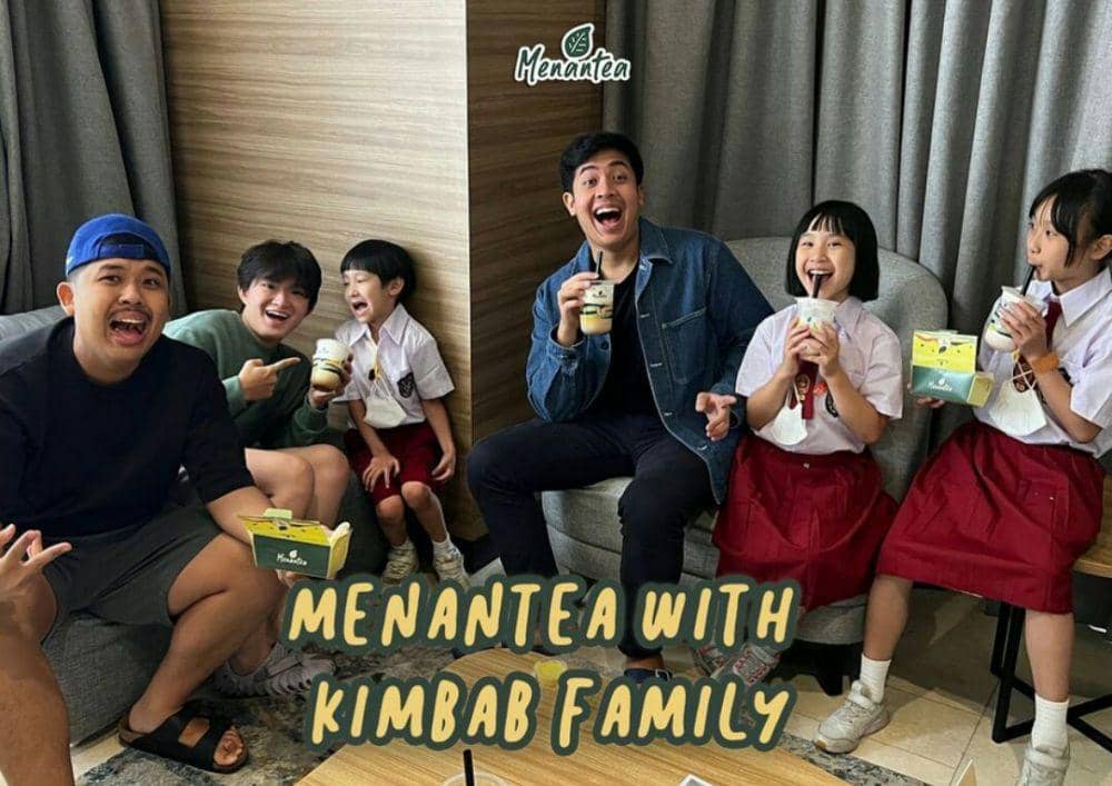 anak-anak Kimbab Family pakai seragam SD (instagram.com/menantea.toko)