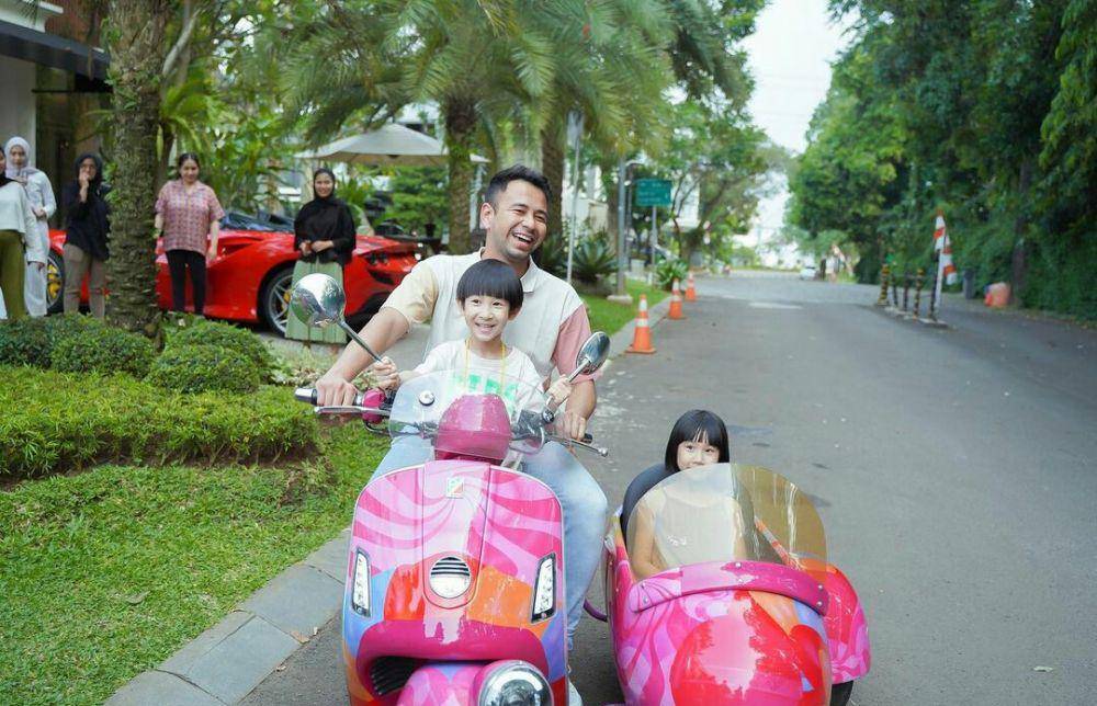 Kimbab Family dengan seleb dan tokoh Indonesia (instagram.com/raffinagita1717)