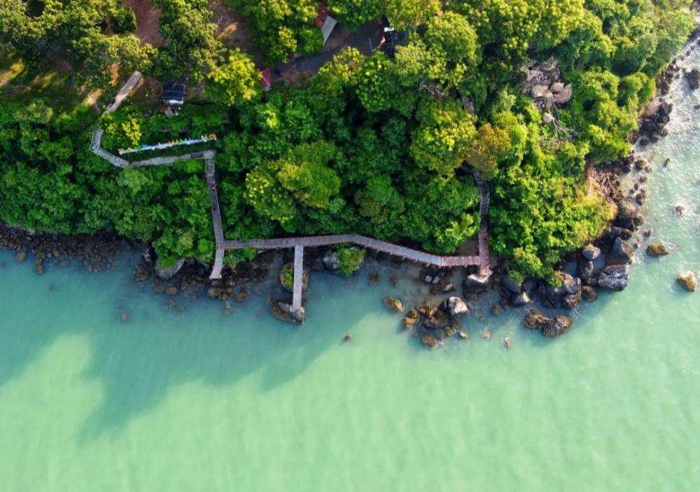 Pantai Jumiang (instagram.com/bambangseptian)