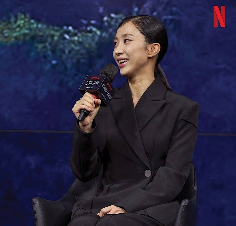 Park Ji Yeon di press conference drama A Model Family (instagram.com/netflixkr)