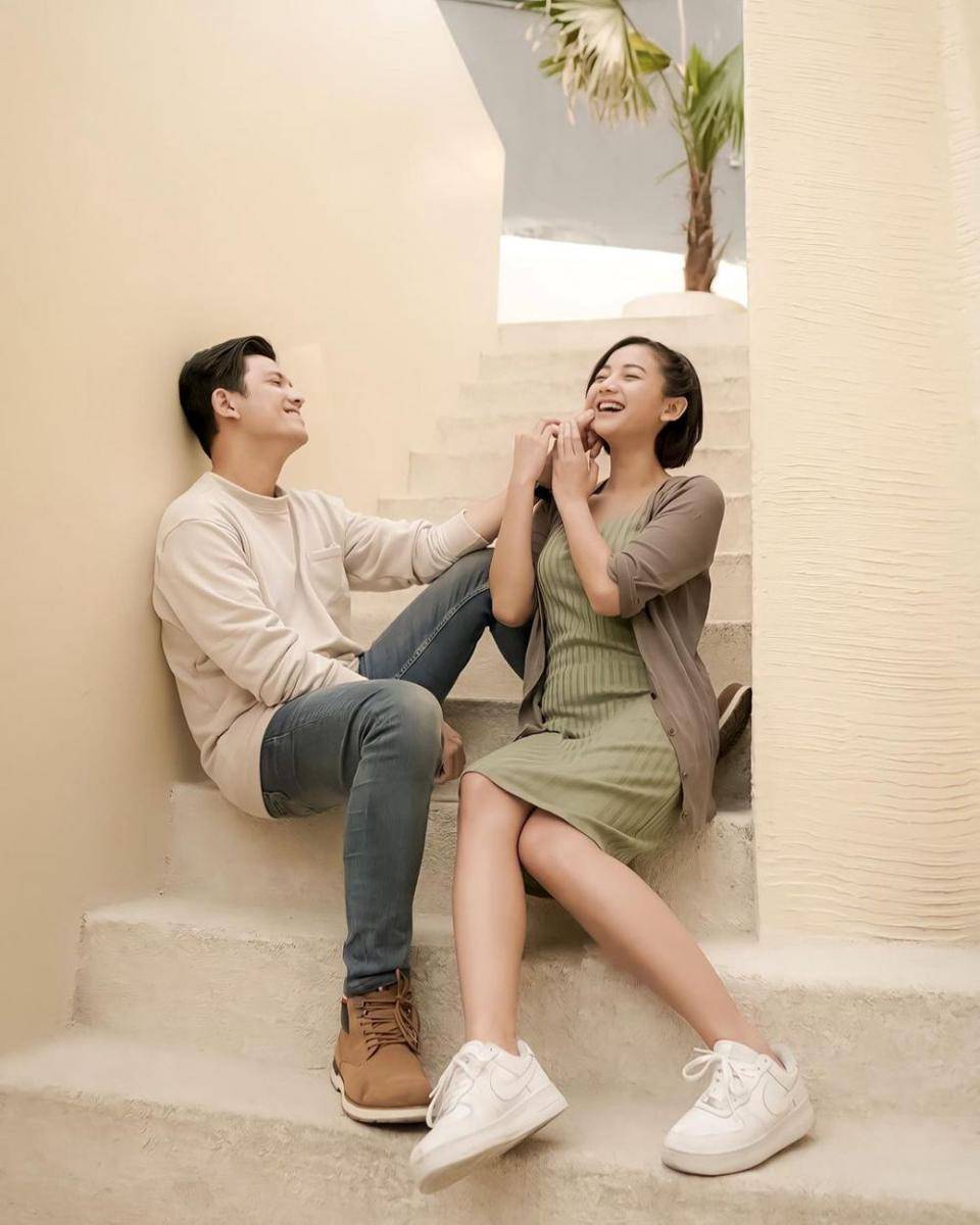 outfit pastel dan earth tone Glenca Chysara (instagram.com/glencachysaraofficial)