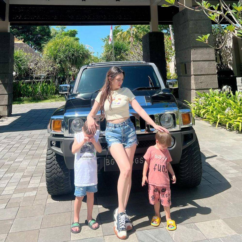 potret Celine Evangelista dan dua anak lelakinya (instagram.com/celine_evangelista)
