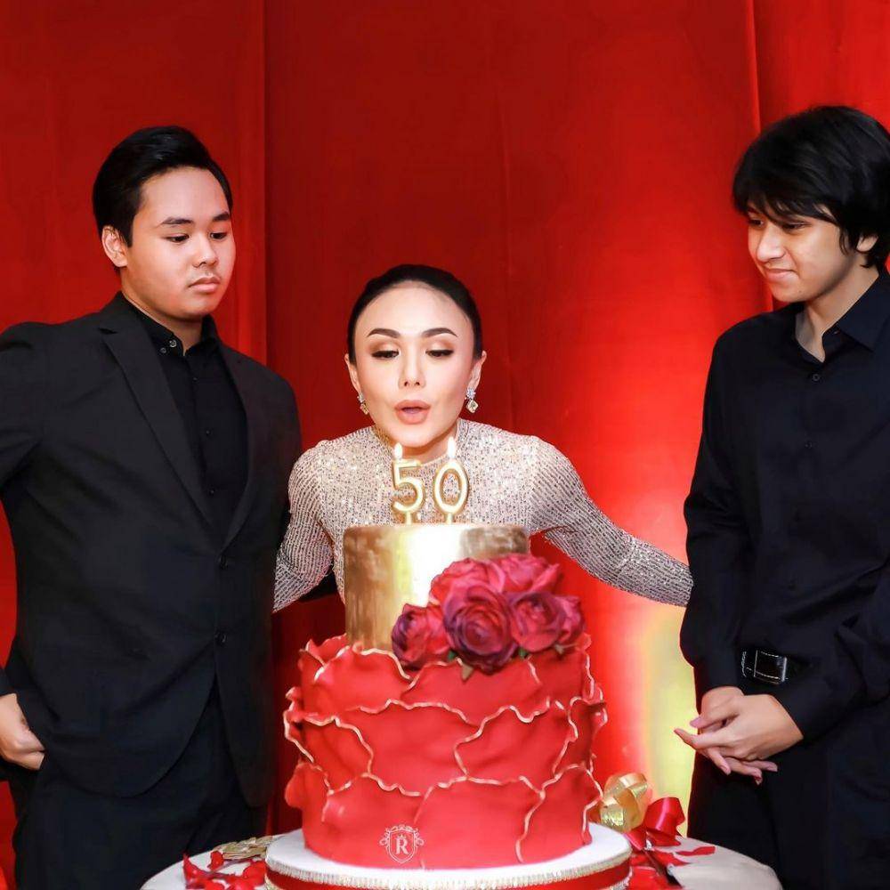 potret Yuni Shara dan dua anak lelakinya (instagram.com/yunishara36)