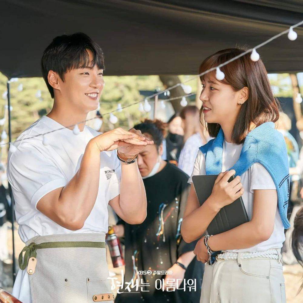 Yoon Shi Yoon dan Bae Da Bin di balik layar It's Beautiful Now (instagram.com/kbsdrama)