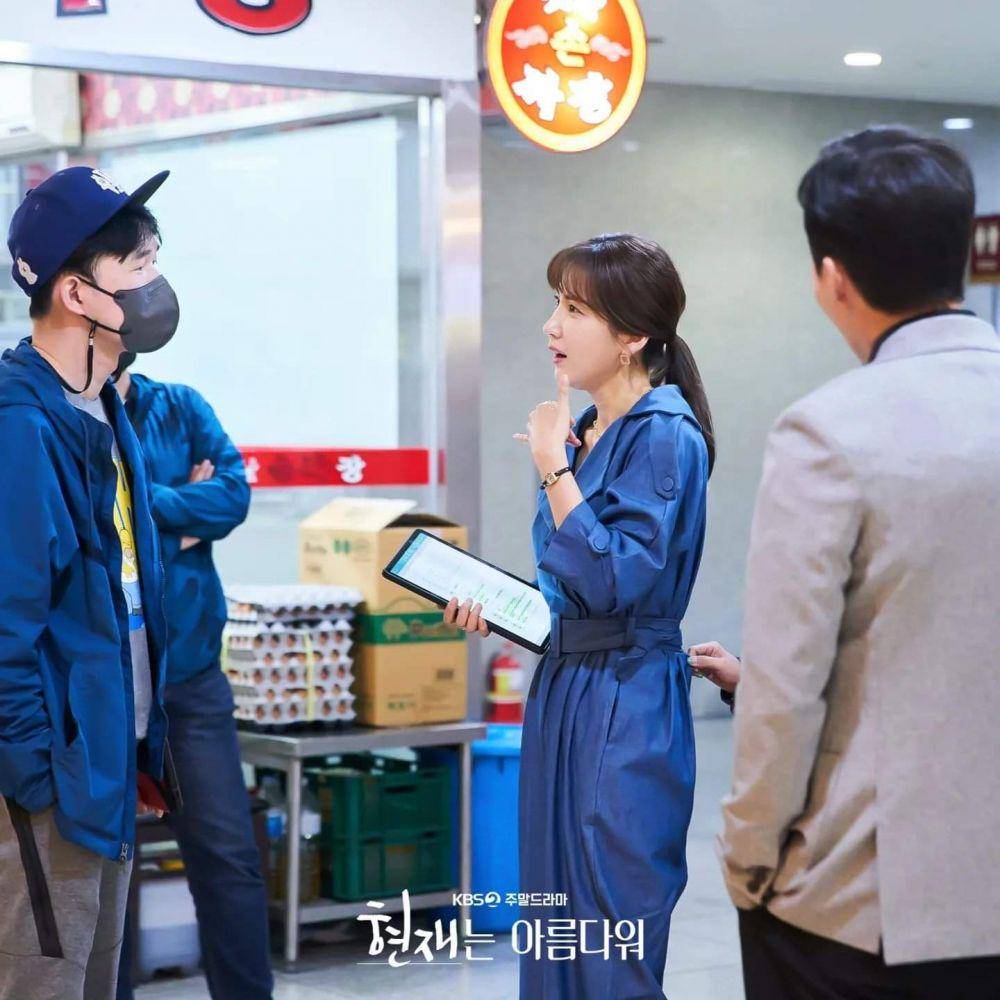 Shin Dong Mi di balik layar It's Beautiful Now (instagram.com/kbsdrama)