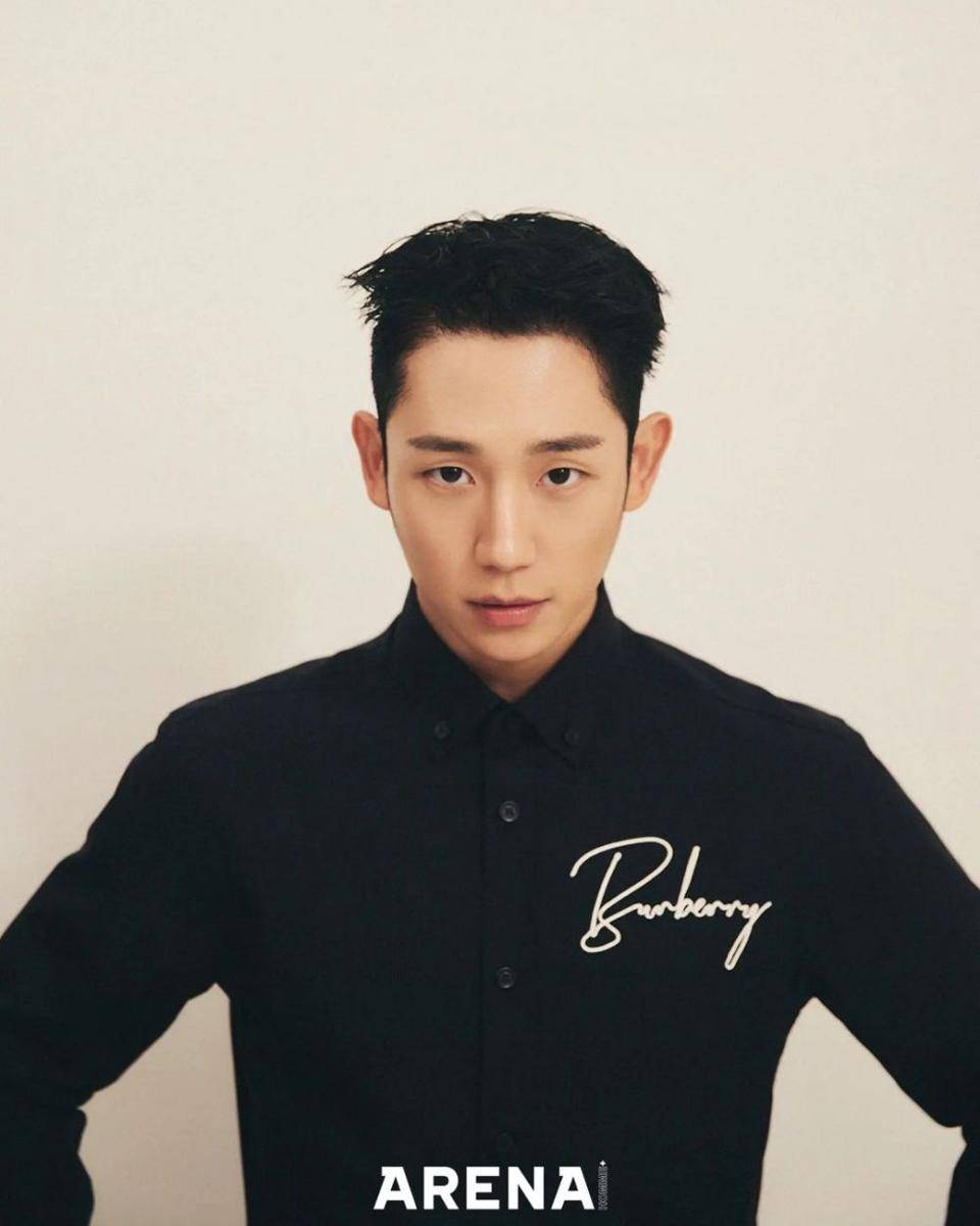 Jung Hae In (instagram.com/holyhaein)