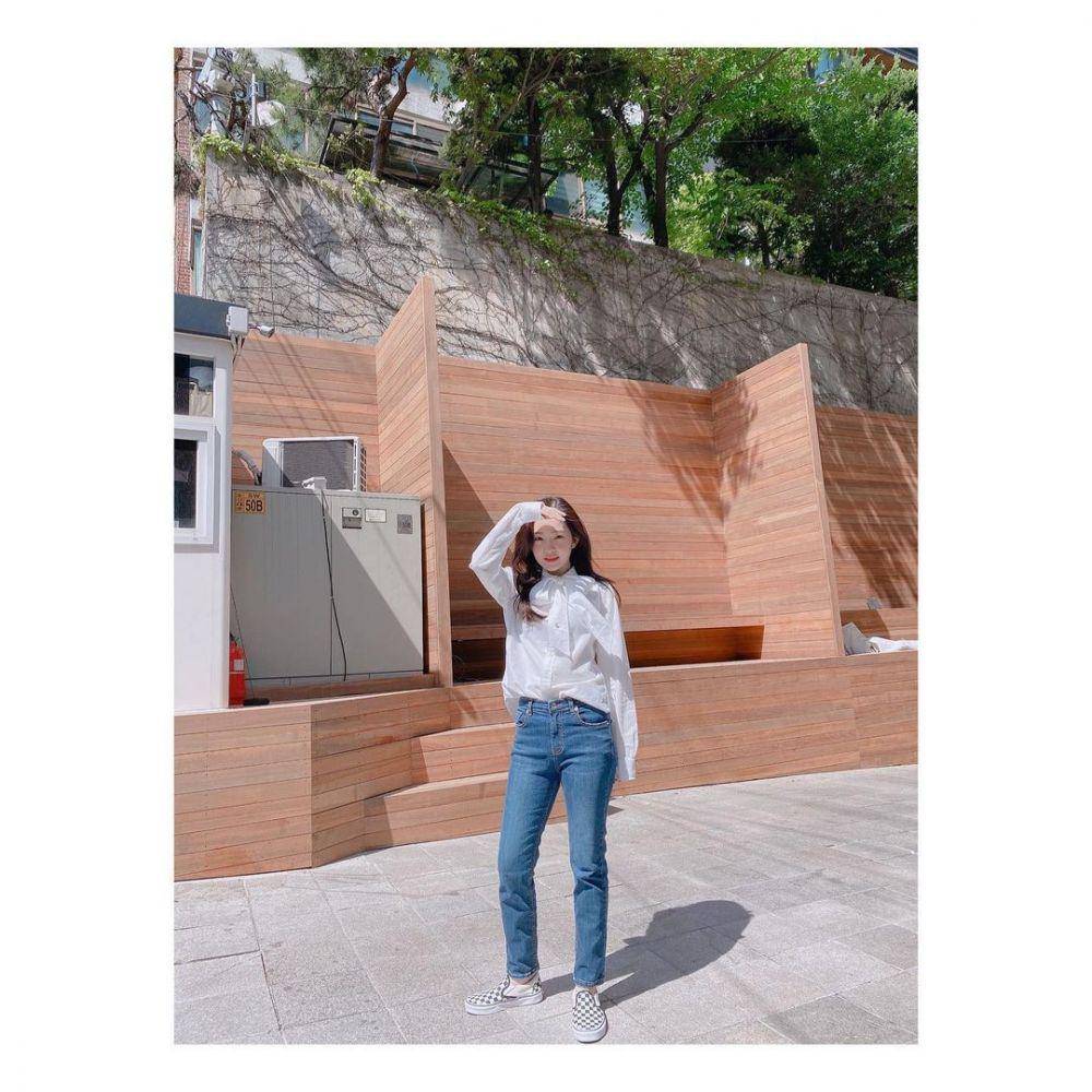 Outfit musim panas member Red Velvet (Instagram.com/ @renebaebae)