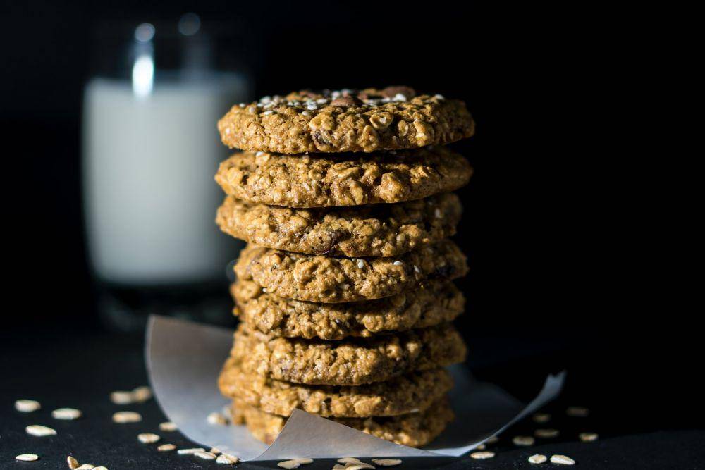 ilustrasi oatmeal cookie (unsplash.com/amirali mirhashemian)