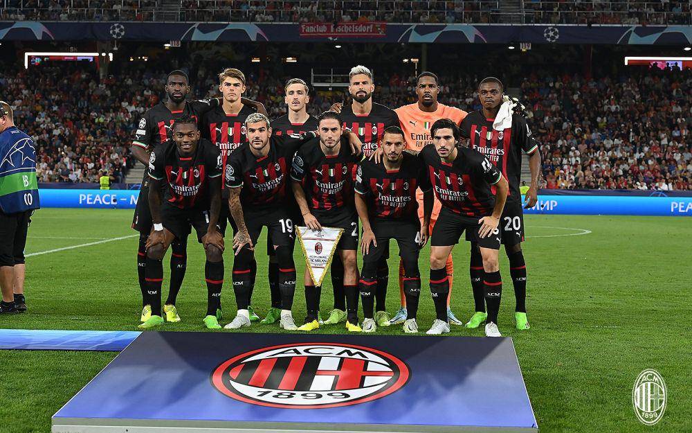 Skuad AC Milan ketika menghadapi RB Salzburg dalam matchday pertama Liga Champions 2022/2023. (twitter.com/acmilan)