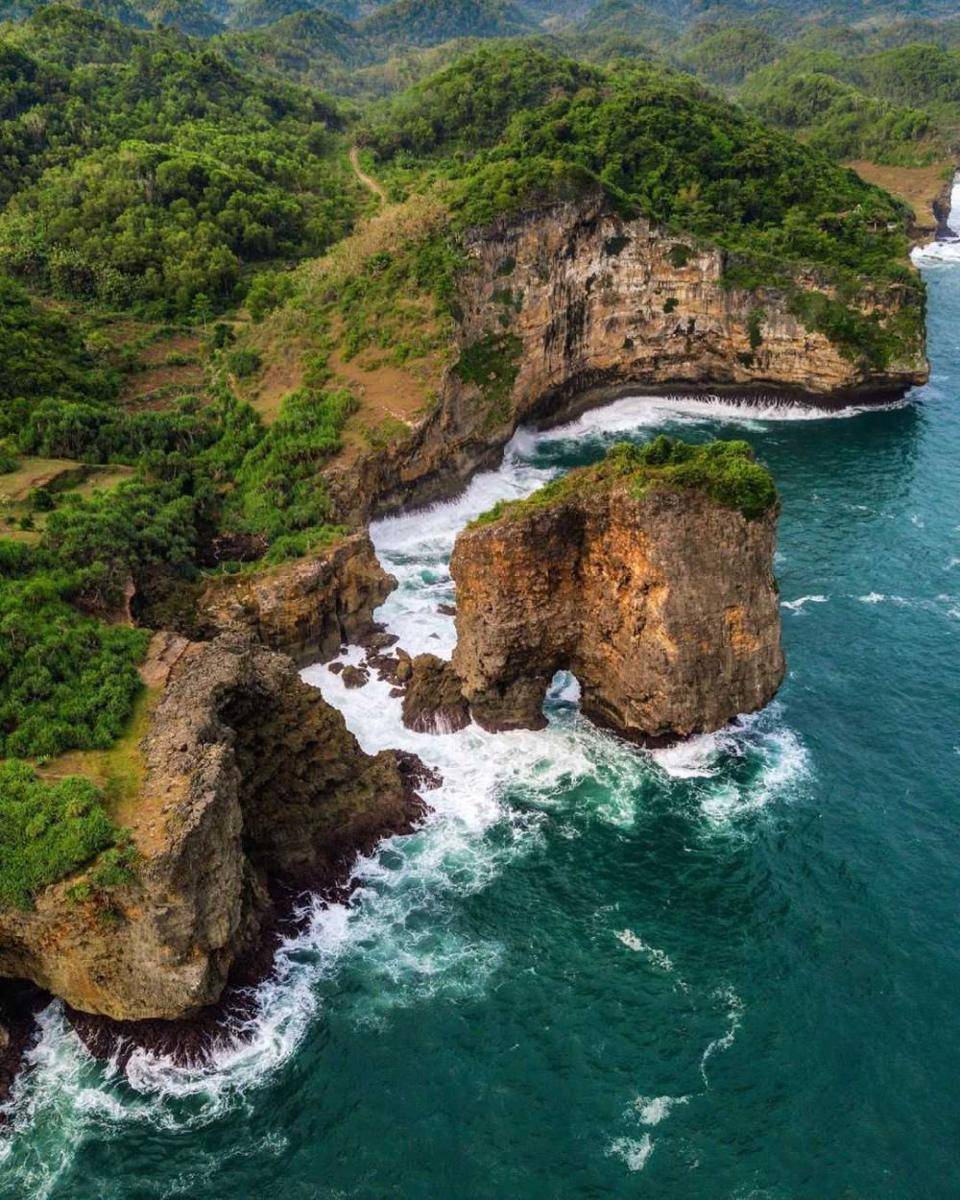Pantai Ngungap (instagram.com/lety.lieza)