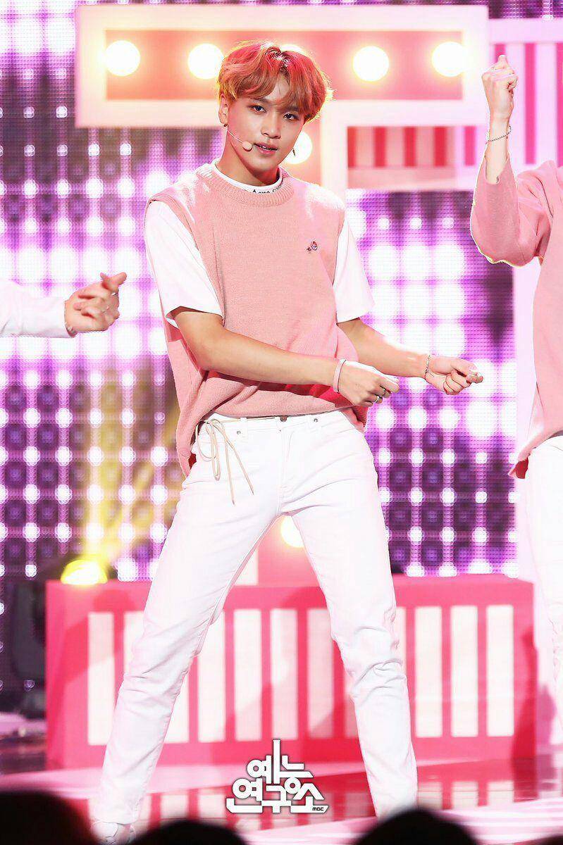 vest Haechan NCT (twitter.com/TheDailyNoona)