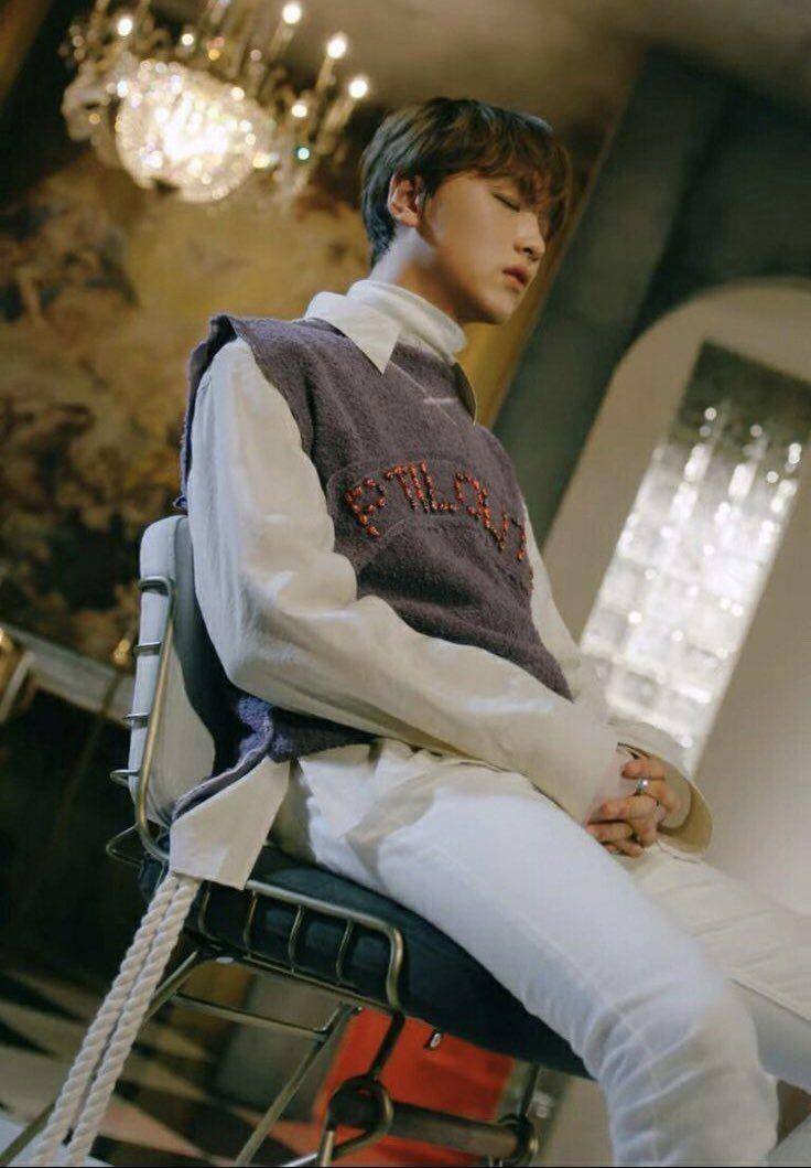 vest Haechan NCT (twitter.com/TheDailyNoona)