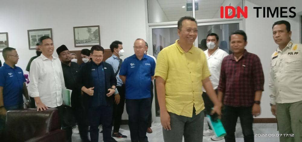 Gubernur NTB Zulkieflimansyah usai bertemu jajaran Direksi ITDC di Mataram, Rabu (7/9/2022) sore. (IDN Times/Muhammad Nasir)