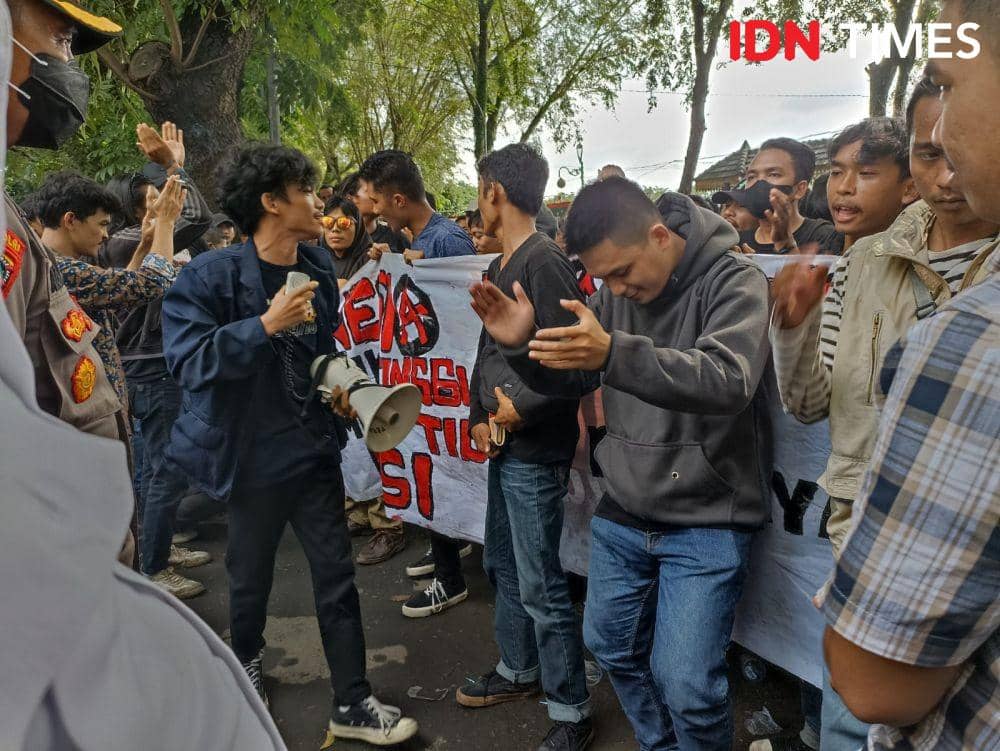 Giliran GMNI Geruduk Gedung DPRD Sumut: Tinjau Ulang Kenaikan BBM