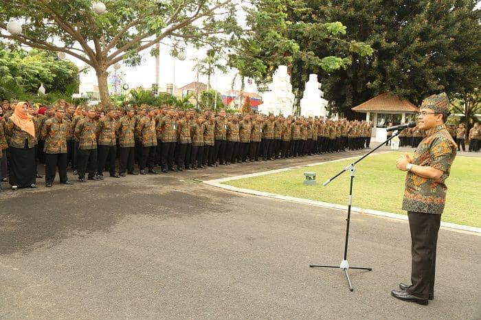 Batik wajib jadi seragam dinas. (banyuwangikab.go.id)