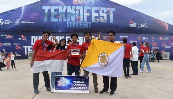Mahasiswa UGM Raih Juara 3 Dunia Kompetisi Model Satelit Turki, Keren!