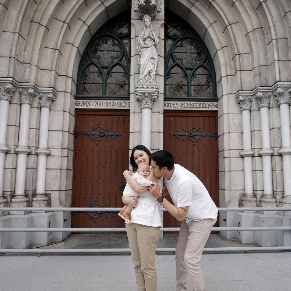 momen pembaptisan baby Archie (instagram.com/marcelchandra)