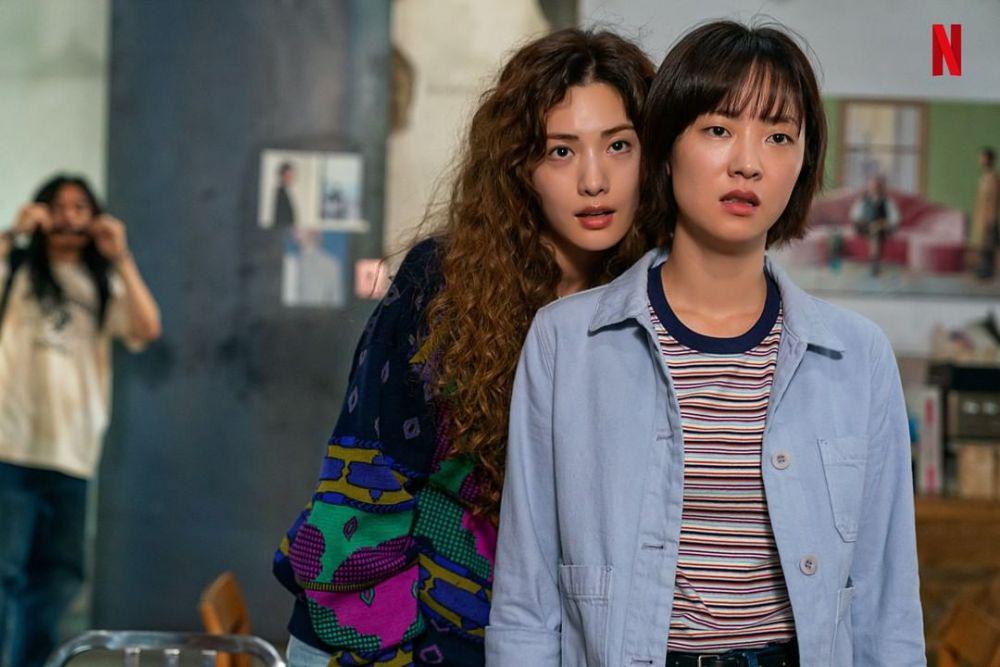 Still Cut Nana dan Jeon Yeo Been di drama Korea Glitch (instagram.com/netflixkr/)