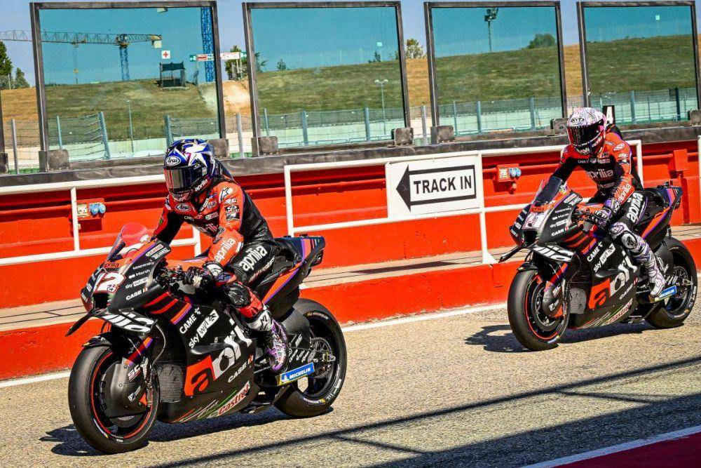 Maverick Vinales dan Aleix Espargaro (motogp.com)