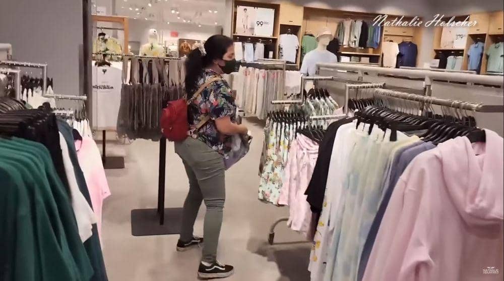 Nathalie Holscher belanjain karyawan (youtube.com/Nathalie Holscher)