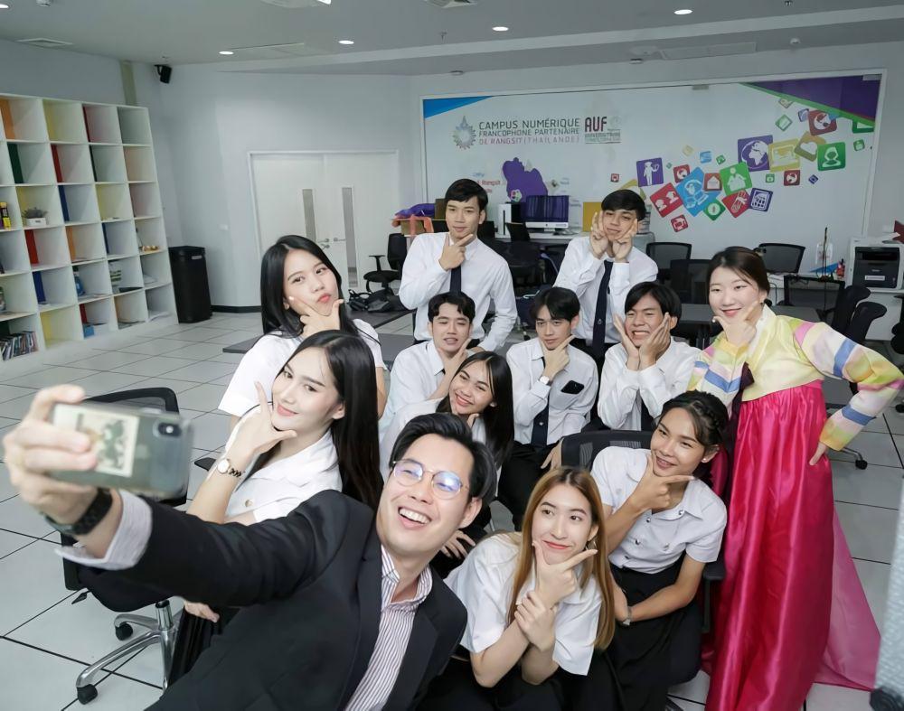 8 Alasan Seseorang Tertarik Belajar Bahasa Thailand, Lanjutkan Studi?