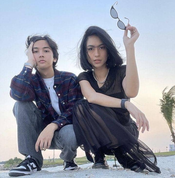 10 Gaya Pacaran Ari Irham dan Taskya Namya, Beda 7 Tahun | IDN Times