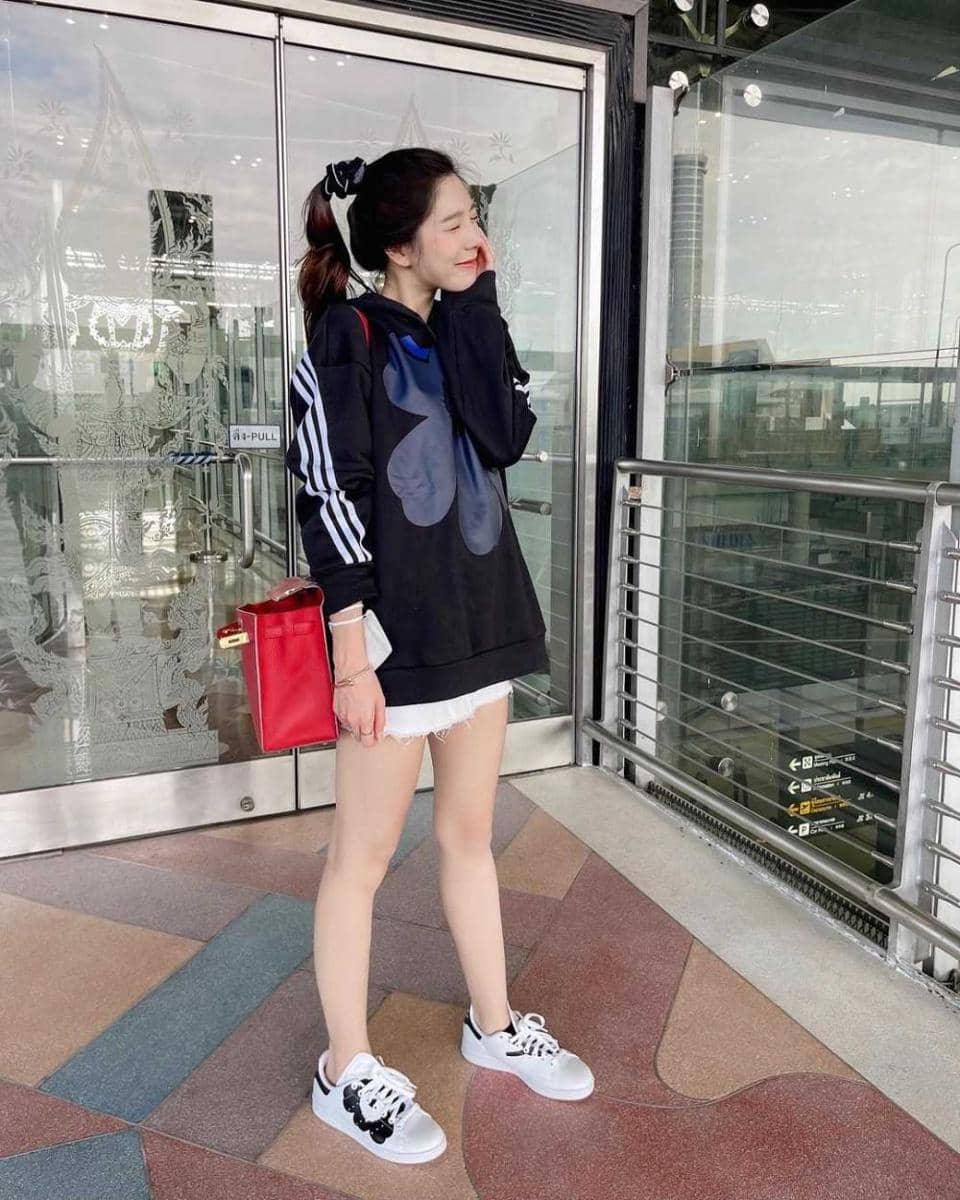 sneakers ala Meimei Thanyawee (instagram.com/thanyawee_)