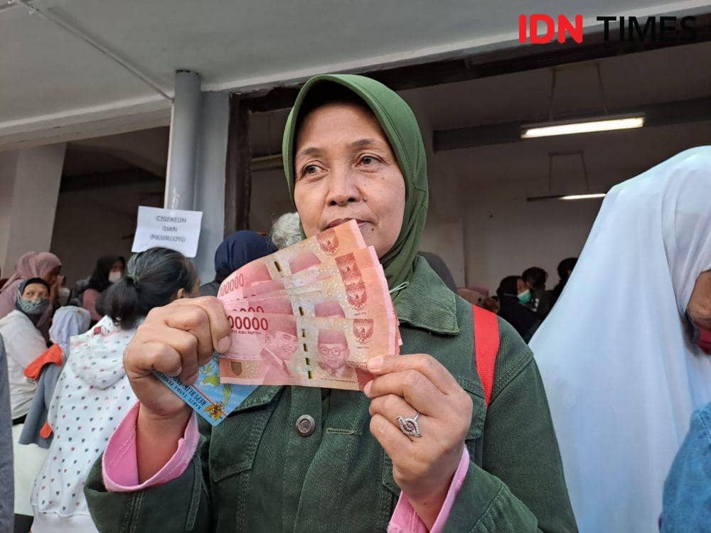 Warga Kota Bandung penerima BLT BBM subsidi (IDN Times/Azzis Zulkhairil)