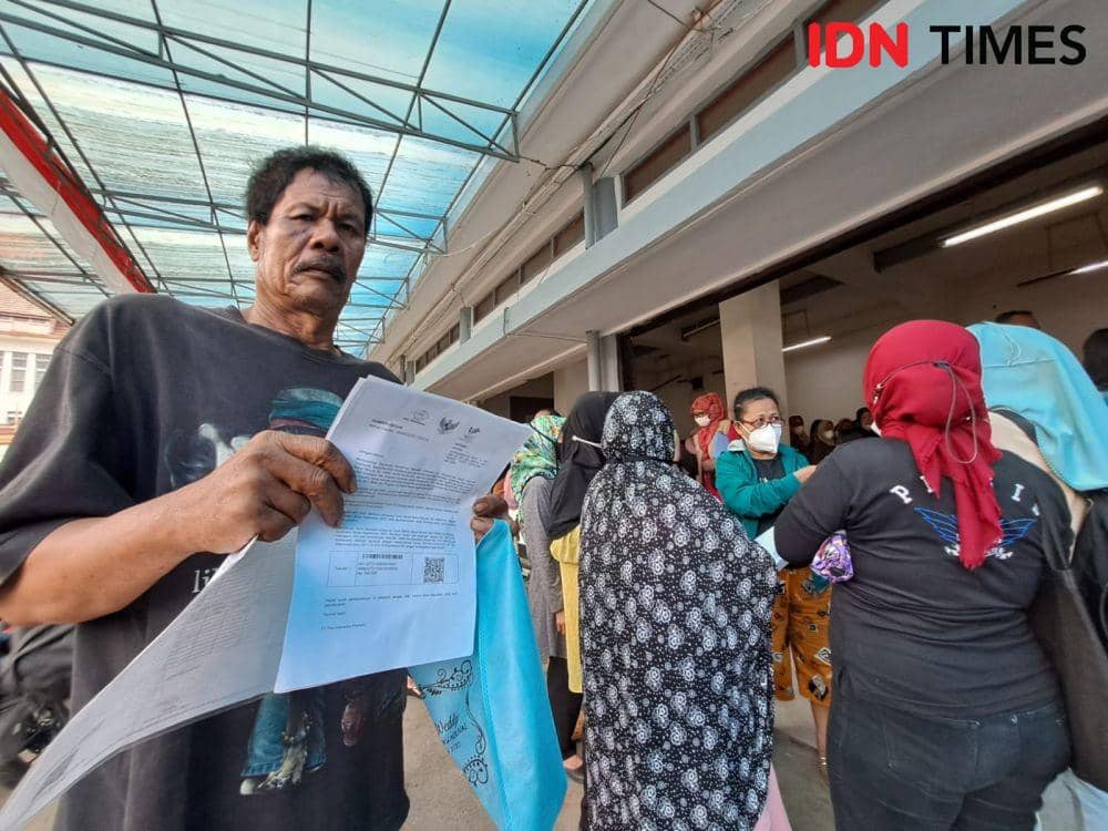 Warga Kota Bandung penerima BLT BBM subsidi (IDN Times/Azzis Zulkhairil)