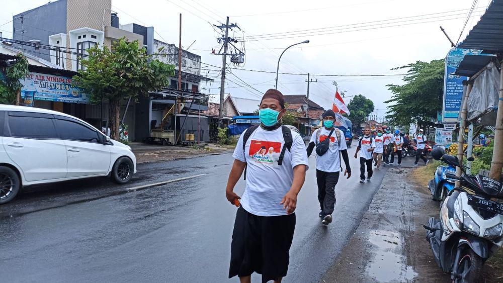 Demi Prabowo-Khofifah, 7 Santri Jalan dari Makam Gusdur ke Grahadi