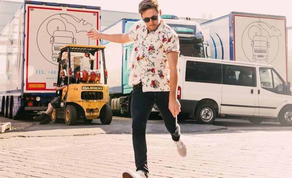 9 Ide OOTD Formal hingga Kasual ala Niall Horan, Catchy dan Stylish!