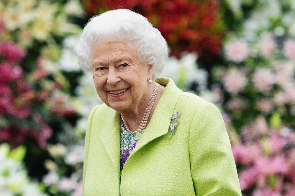 7 Mahkota, Diadem, dan Tiara yang Pernah Dipakai Ratu Elizabeth II