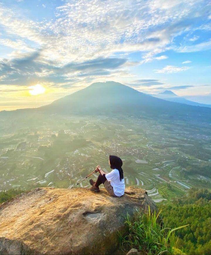 Potret Pendaki Wanita di Gunung Andong Via Pendem (instagram.com/idhasaidaa)