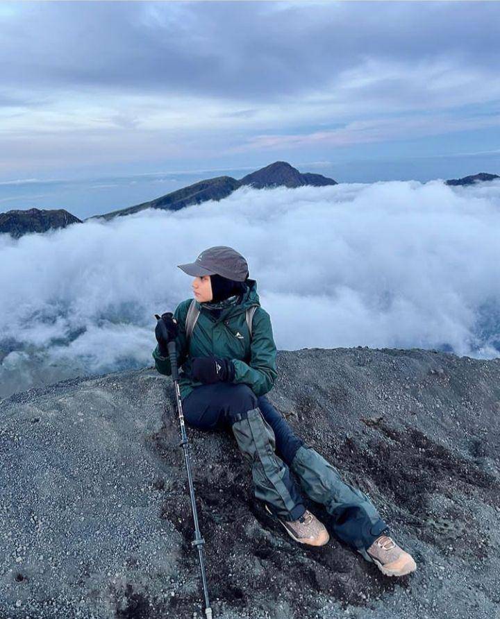 Potret Selebgram Novi di Gunung Rinjani (instagram.com/noviherdyy)