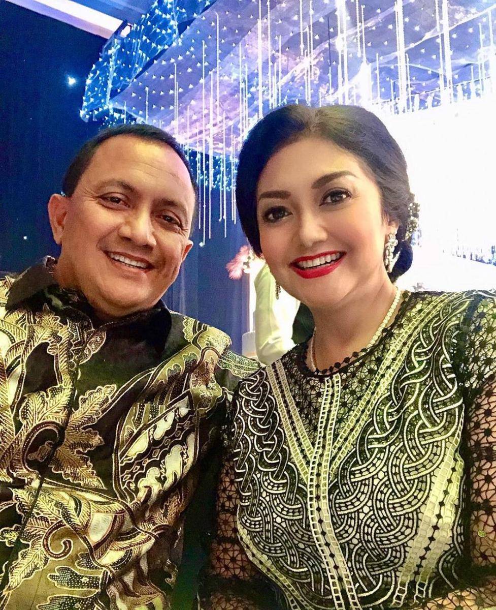 Bella Saphira dan suami (instagram.com/bellasaphiraofficial)