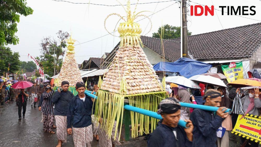 Puncak Saparan Wonolelo: 1,5 Ton Apem Ludes Dibagikan