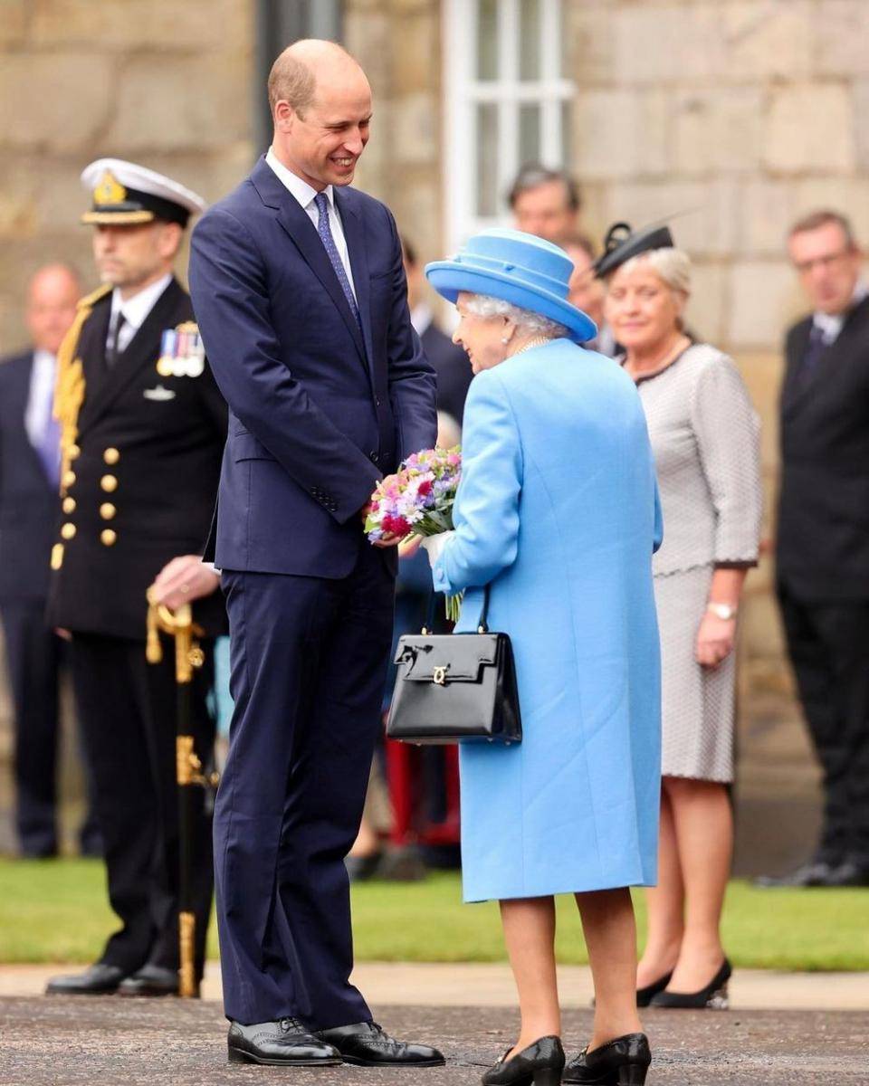 potret kenangan Ratu Elizabeth II dengan keluarga besar Kerajaan Inggris (instagram.com/dukeandduchessofcambridge)