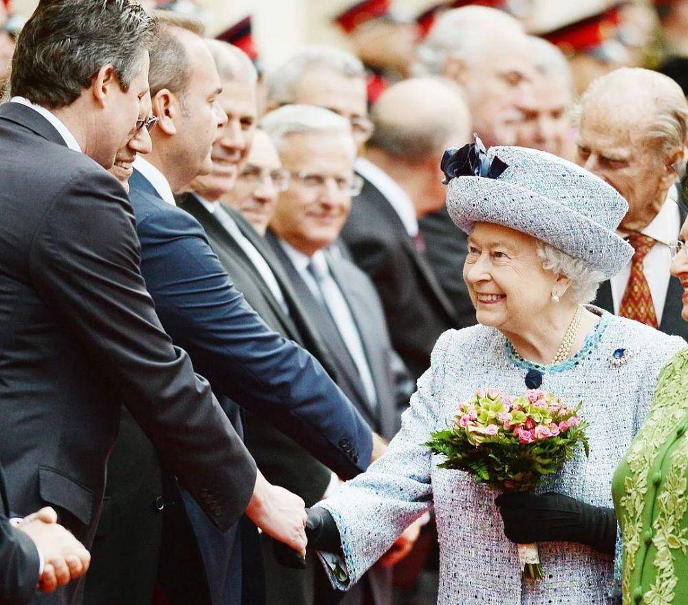 Ratu Elizabeth saat pertemuan dengan Commonwealth Heads of Government (instagram.com/theroyalfamily)