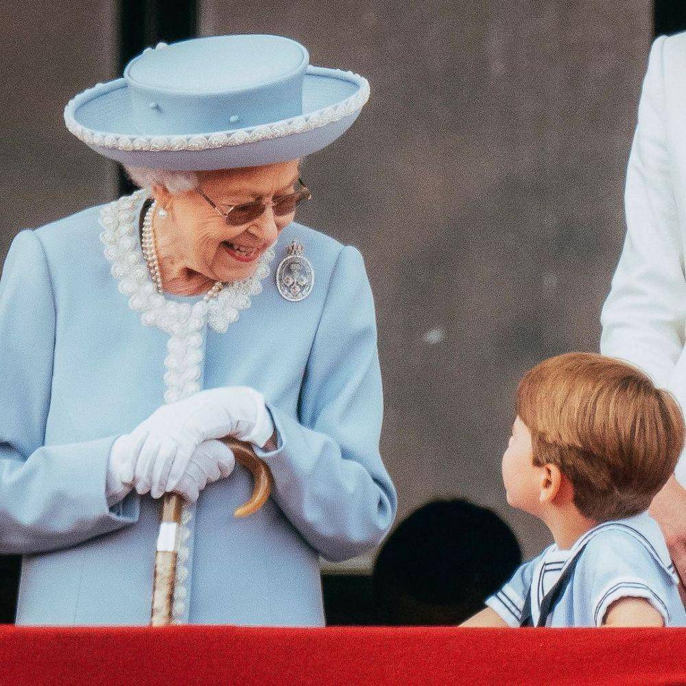 potret kenangan Ratu Elizabeth II dengan keluarga besar Kerajaan Inggris (instagram.com/dukeandduchessofcambridge)
