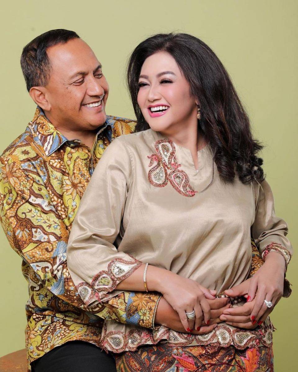 Bella Saphira dan suami (instagram.com/bellasaphiraofficial)