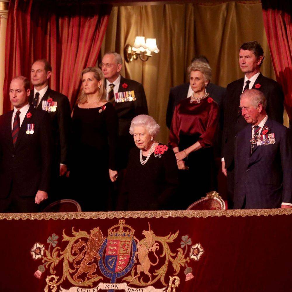 potret kenangan Ratu Elizabeth II dengan keluarga besar Kerajaan Inggris (instagram.com/theroyalfamily)
