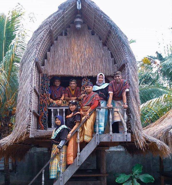 potret rumah Adat Lombok (instagram.com/endilomboktransport)