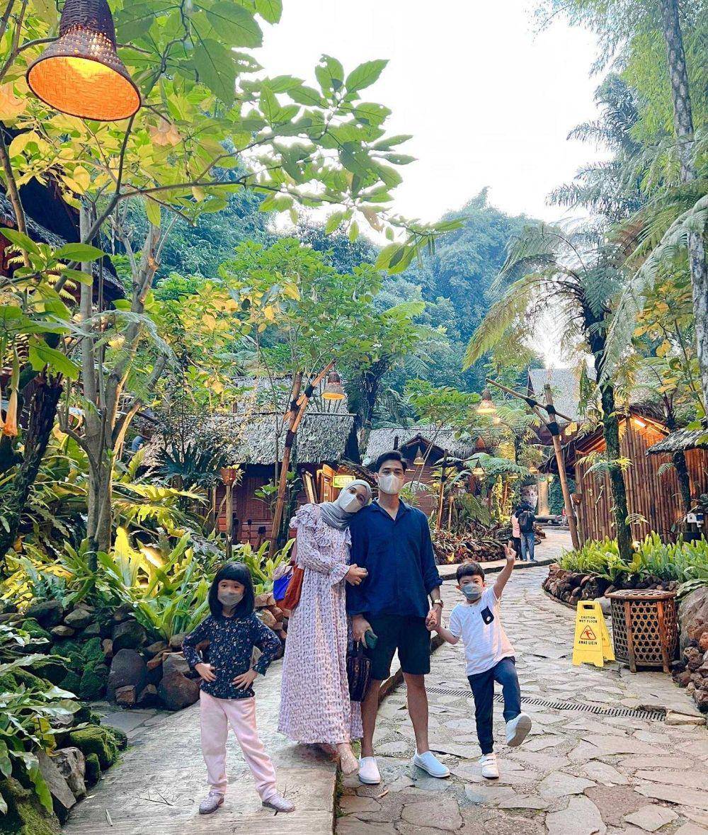 potret keluarga Gina & Kinos (instagram.com/@missnyctagina)