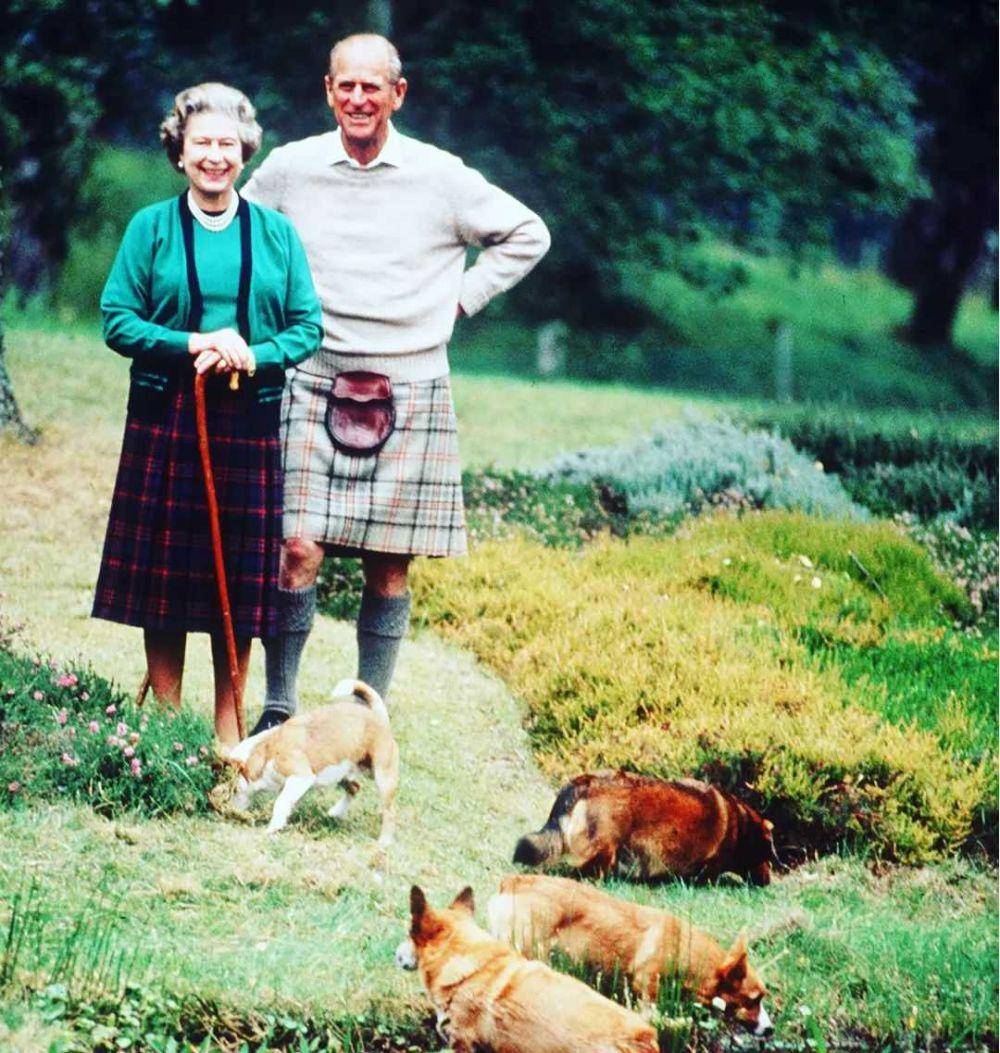 Ratu Elizabeth II (instagram.com/annattroiano)