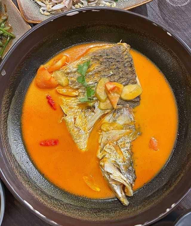 gulai kepala ikan kakap (instagram.com/culinary_spot)